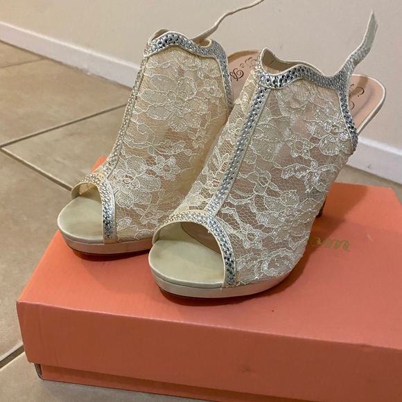 Ivory bridal shoes - Picture 5 of 7